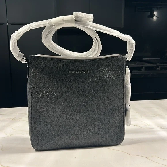 Michael Kors Jet Set Travel Large Logo Messager Bag - Picture 4 of 7